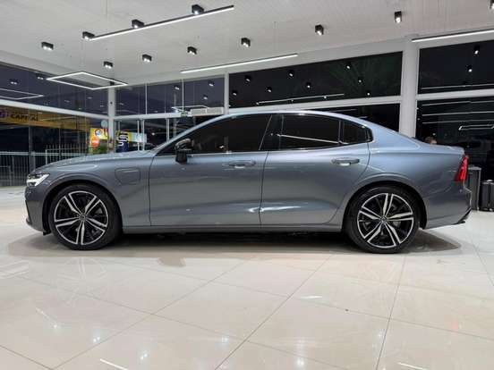 VOLVO-S60-2.0 T8 R-DESIGN HÍBRIDO 4P AUTOMÁTICO VOLVO-S60-2019