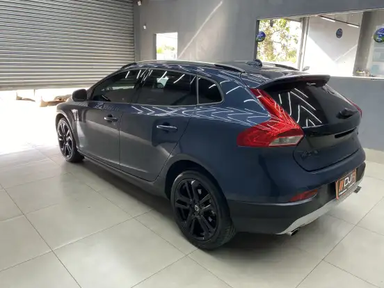 VOLVO-V40-2.0 T4 CROSS COUNTRY GASOLINA 4P AUTOMÁTICO VOLVO-V40-2017