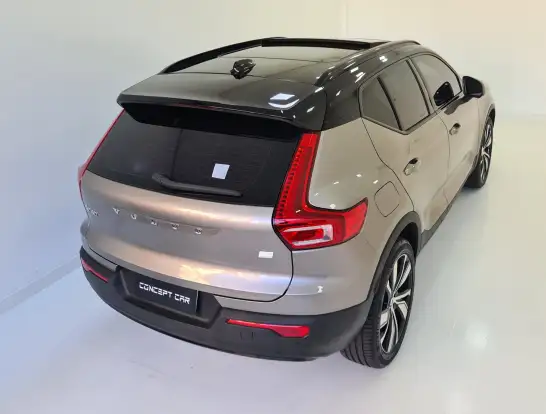 VOLVO-XC40-2021