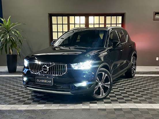 VOLVO-XC40-2021