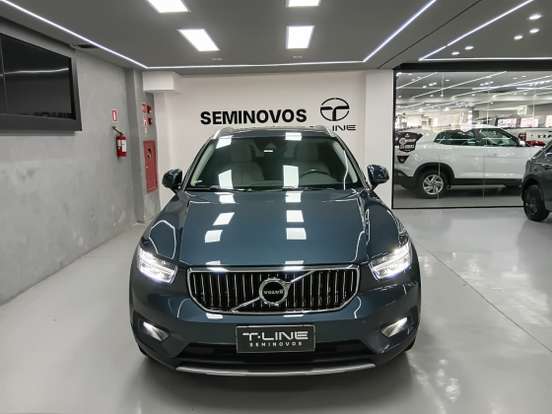 VOLVO-XC40-2020