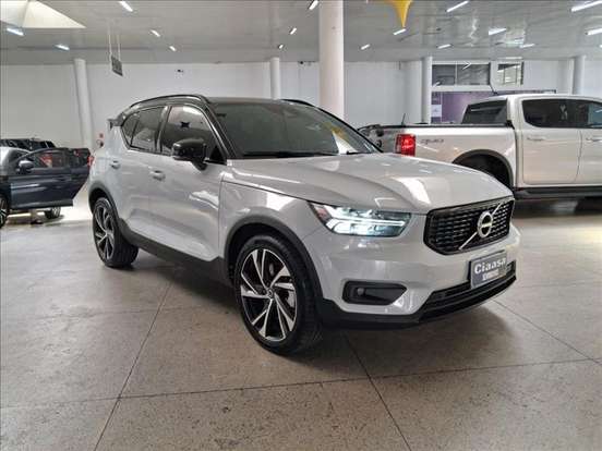 VOLVO-XC40-2020