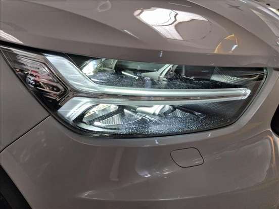 VOLVO-XC40-2020