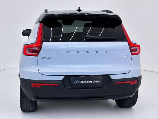 VOLVO-XC40-2021
