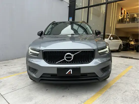 VOLVO-XC40-2.0 T4 GASOLINA GEARTRONIC VOLVO-XC40-2019