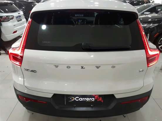 VOLVO-XC40-2019