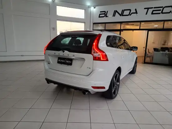 VOLVO-XC60-2.0 T6 R DESIGN TURBO GASOLINA 4P AUTOMÁTICO VOLVO-XC60-2015