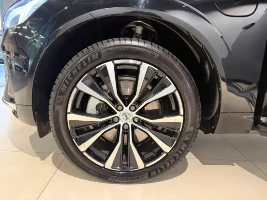 VOLVO-XC60-2022