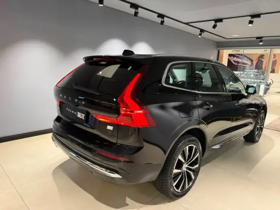 VOLVO-XC60-2022