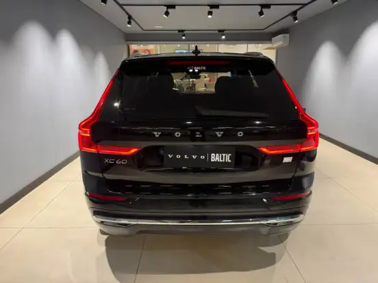 VOLVO-XC60-2022