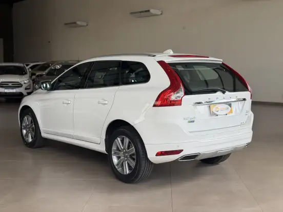 VOLVO-XC60-2.4 D5 KINETIC DIESEL AWD 4P AUTOMÁTICO VOLVO-XC60-2016