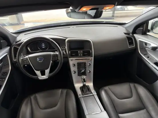 VOLVO-XC60-2.4 D5 KINETIC DIESEL AWD 4P AUTOMÁTICO VOLVO-XC60-2016