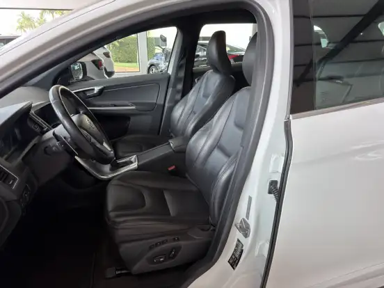 VOLVO-XC60-2.4 D5 KINETIC DIESEL AWD 4P AUTOMÁTICO VOLVO-XC60-2016