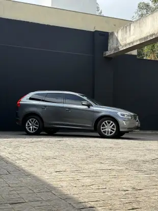 VOLVO-XC60-2.4 D5 MOMENTUM DIESEL AWD 4P AUTOMÁTICO VOLVO-XC60-2016