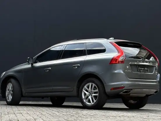 VOLVO-XC60-2.4 D5 MOMENTUM DIESEL AWD 4P AUTOMÁTICO VOLVO-XC60-2016