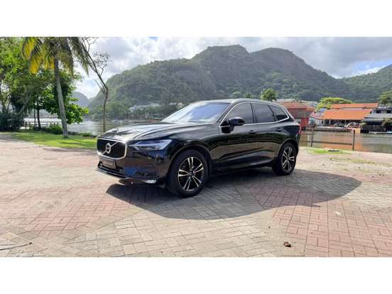 VOLVO-XC60-2.0 T5 GASOLINA MOMENTUM AWD GEARTRONIC VOLVO-XC60-2019