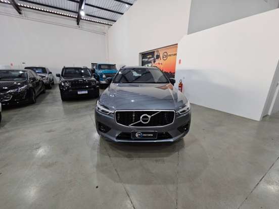 VOLVO-XC60-2017