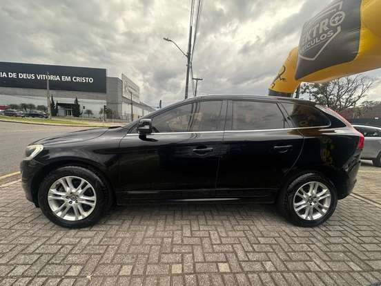 VOLVO-XC60-2015