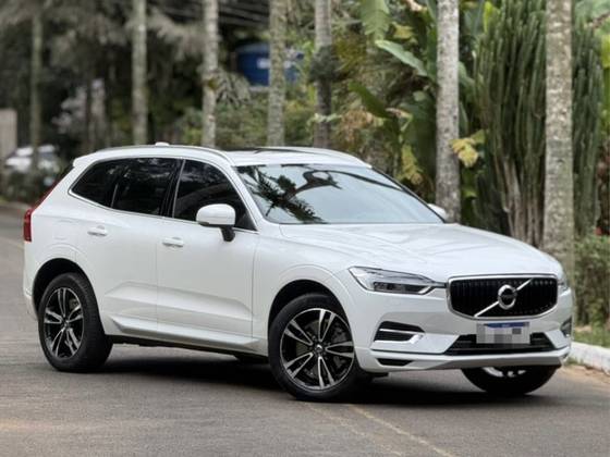 VOLVO XC60 2.0 T8 HYBRID MOMENTUM AWD GEARTRONIC
