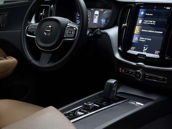 VOLVO-XC60-2020