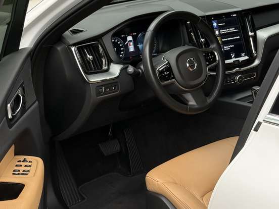 VOLVO-XC60-2020