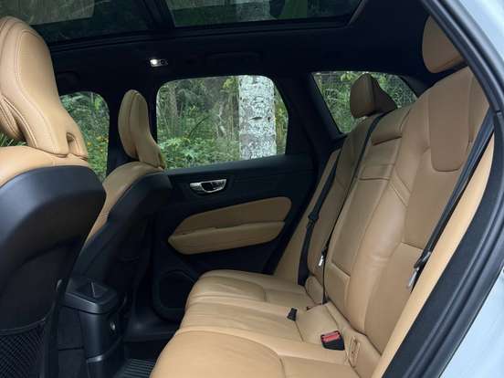 VOLVO-XC60-2.0 T8 HYBRID MOMENTUM AWD GEARTRONIC VOLVO-XC60-2020