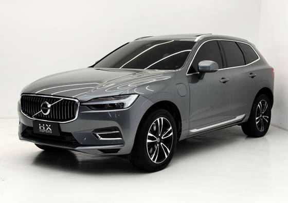 VOLVO XC60 2.0 T8 HYBRID MOMENTUM AWD GEARTRONIC