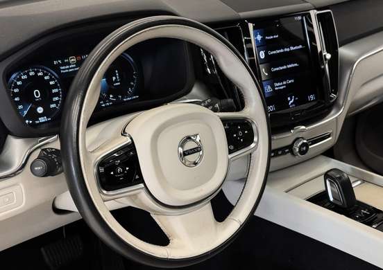 VOLVO-XC60-2021