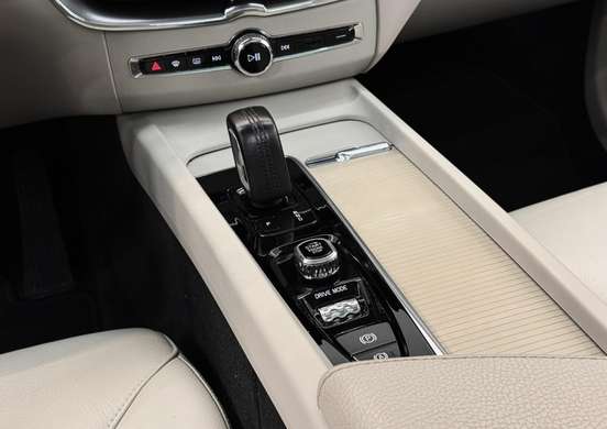 VOLVO-XC60-2021