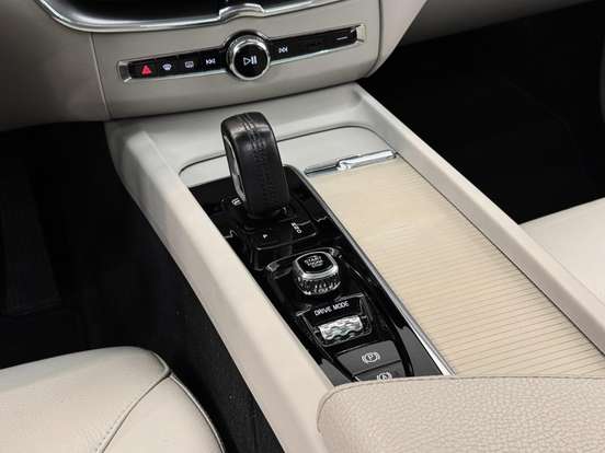 VOLVO-XC60-2.0 T8 HYBRID MOMENTUM AWD GEARTRONIC VOLVO-XC60-2021