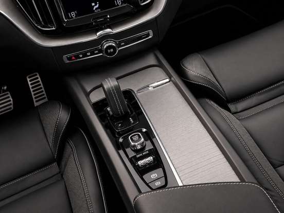 VOLVO-XC60-2021