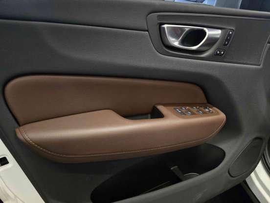 VOLVO-XC60-2023