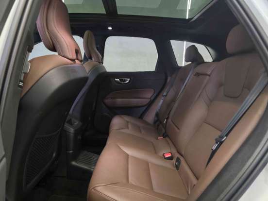 VOLVO-XC60-2023