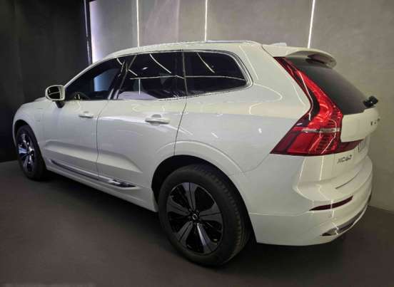 VOLVO-XC60-2023