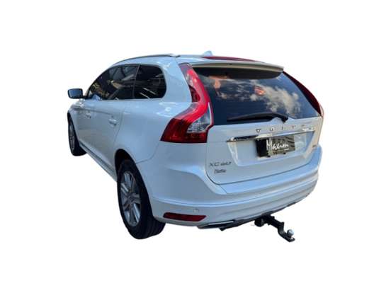 VOLVO-XC60-2016