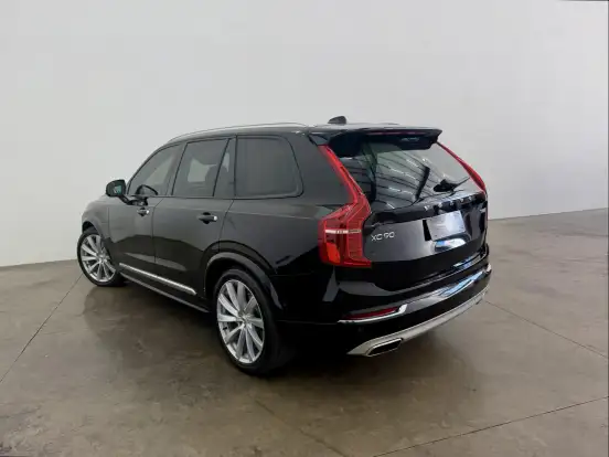 VOLVO-XC90-2019