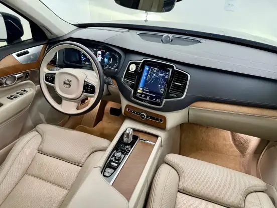 VOLVO-XC90-2019