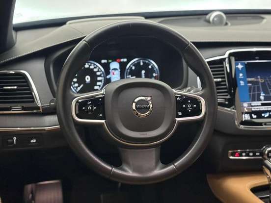VOLVO-XC90-2020