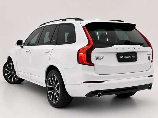 VOLVO-XC90-2017