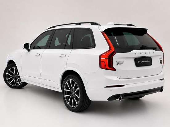 VOLVO-XC90-2017