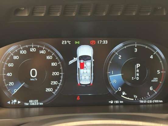 VOLVO-XC90-2.0 D5 DIESEL MOMENTUM AWD GEARTRONIC VOLVO-XC90-2017