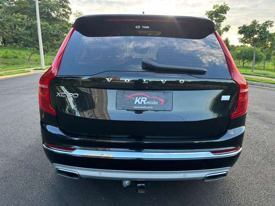 VOLVO-XC90-2021