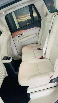 VOLVO-XC90-2022