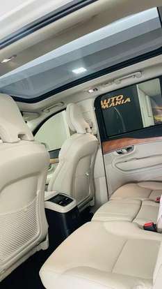 VOLVO-XC90-2022