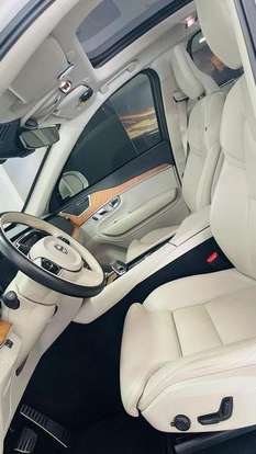 VOLVO-XC90-2022