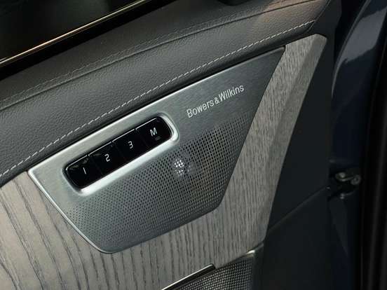 VOLVO-XC90-2023