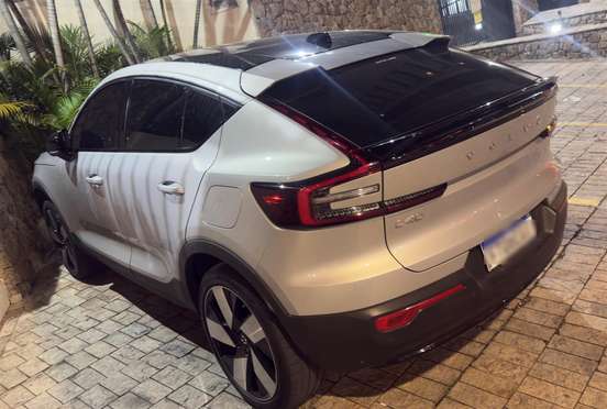 VOLVO-C40-2023