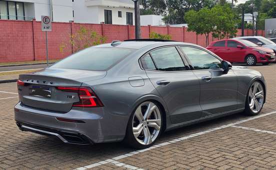 VOLVO-S60-2.0 T8 R-DESIGN HÍBRIDO 4P AUTOMÁTICO VOLVO-S60-2020