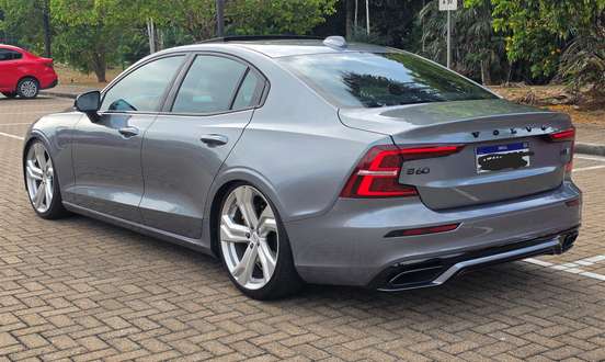 VOLVO-S60-2.0 T8 R-DESIGN HÍBRIDO 4P AUTOMÁTICO VOLVO-S60-2020