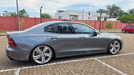 VOLVO-S60-2.0 T8 R-DESIGN HÍBRIDO 4P AUTOMÁTICO VOLVO-S60-2020